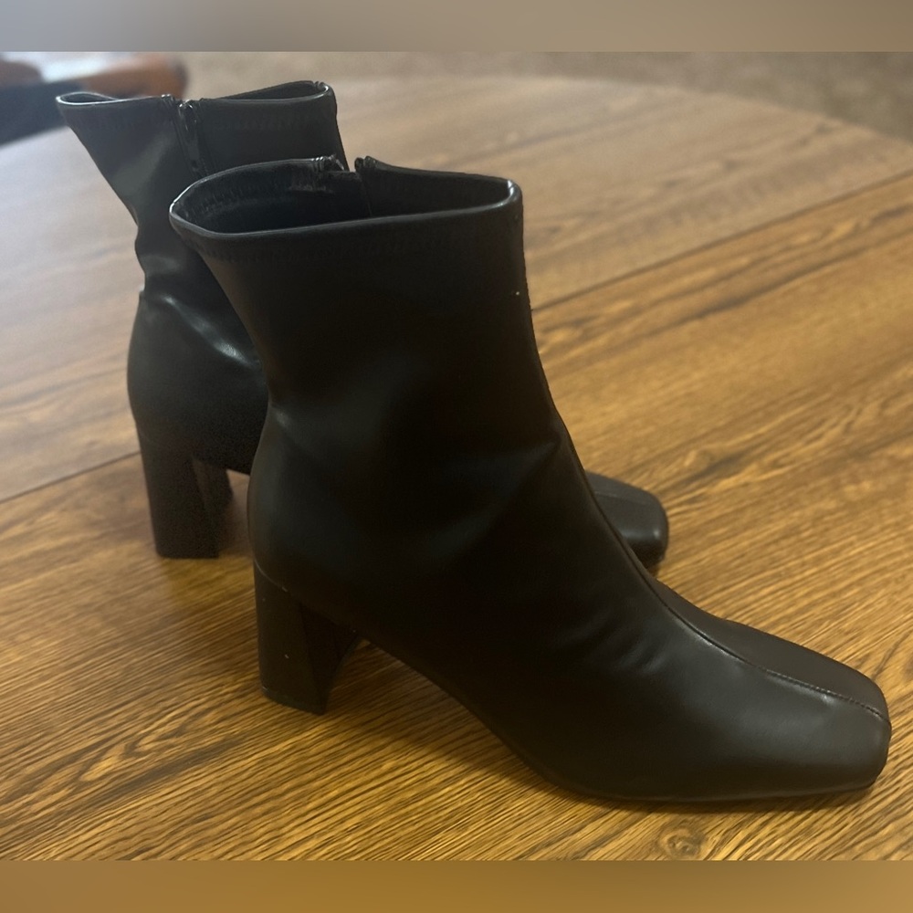 Steve Madden
Black
Size 9.5 
Ankle Boots
2.5” heel
NWT - Picture 15 of 16